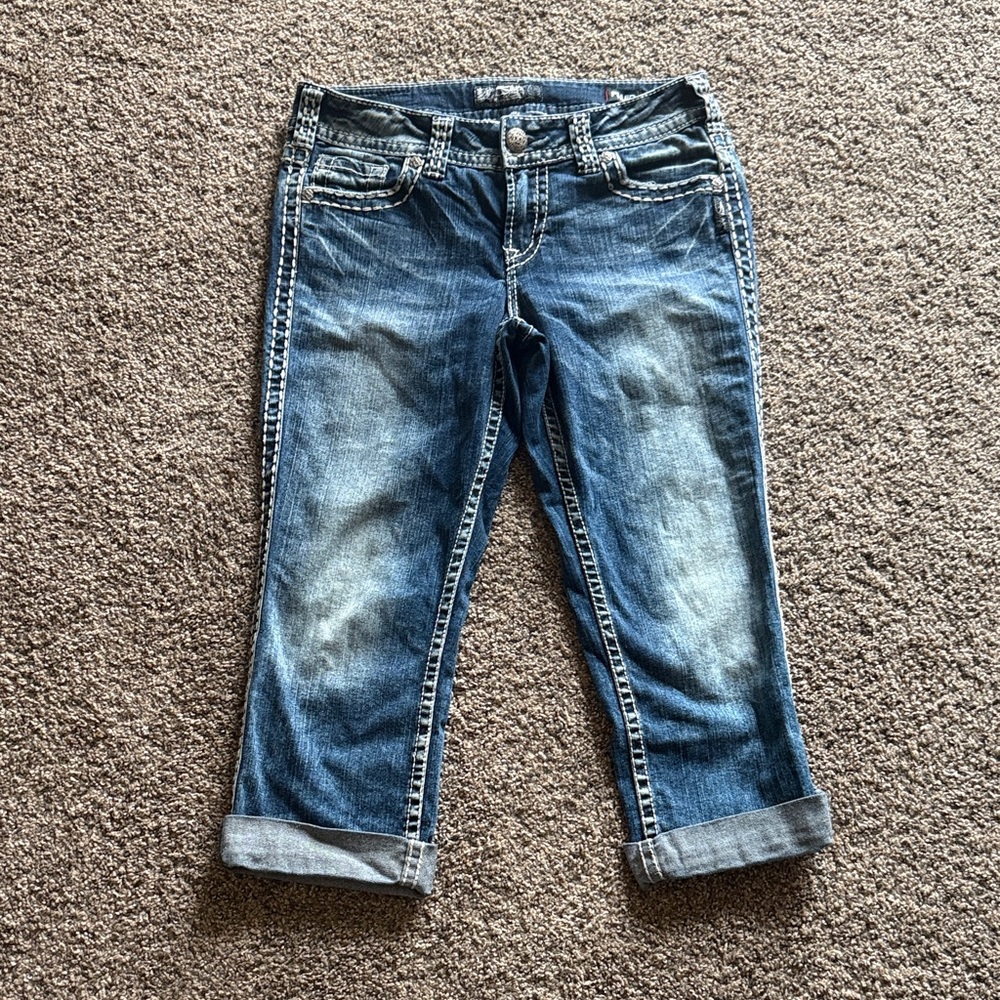 Silver Jeans Mid-Rise Cropped Rolled Cuff Jeans in Blue
